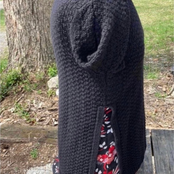 LOFT BLACK SWEATER WITH RED FLORAL UNDERSHIRT ACCENT WOMENS SMALL - Picture 6 of 8